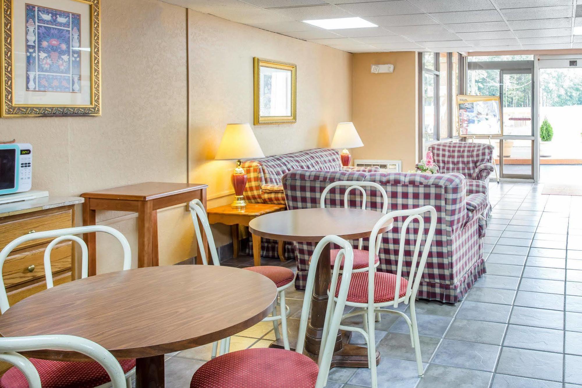 Rodeway Inn Stone Mountain Tucker Exterior foto